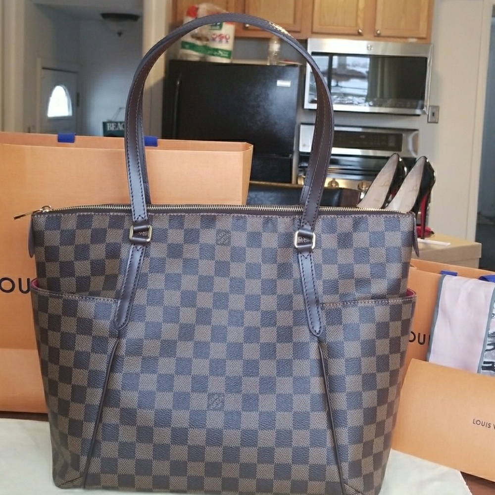 Authentic L.V. tottaly mm